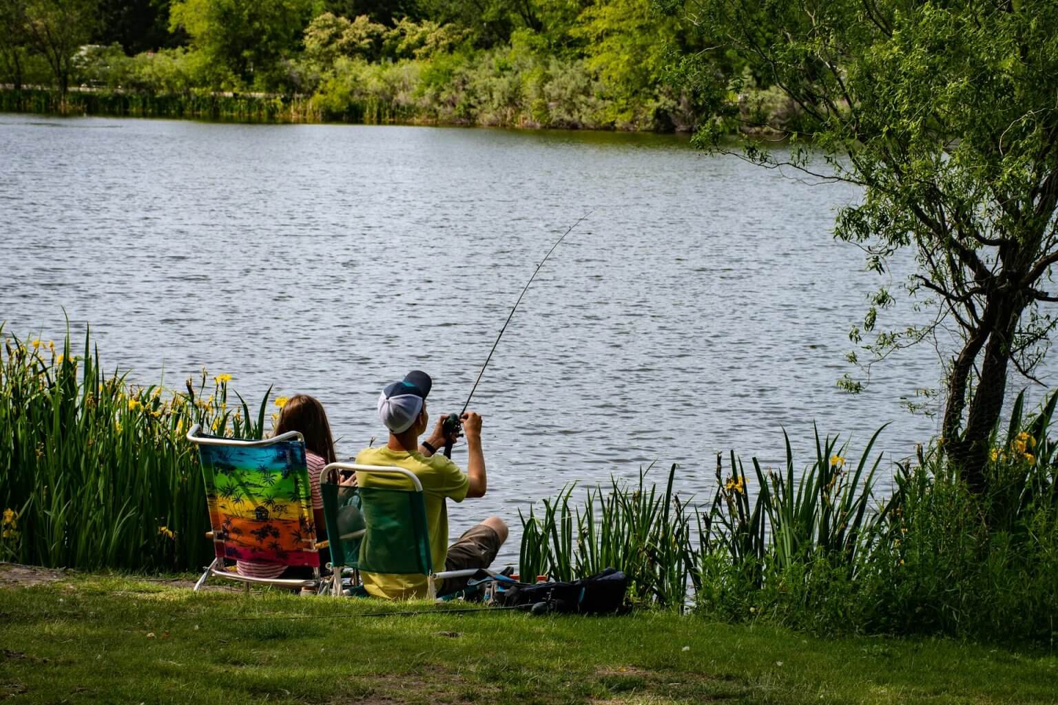 couple-fishing-in-lake