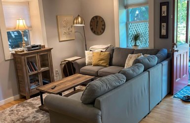 living-room-nikkis-place-rental